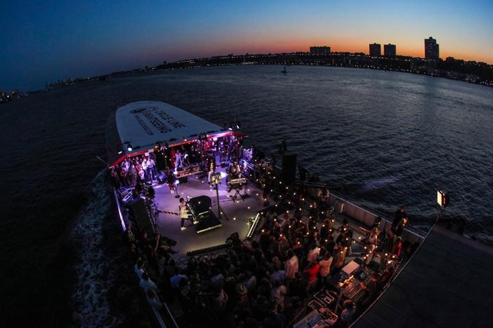 Alicia Keys discusses performing a spontaneous concert on the Circle Line with Chad Smith.