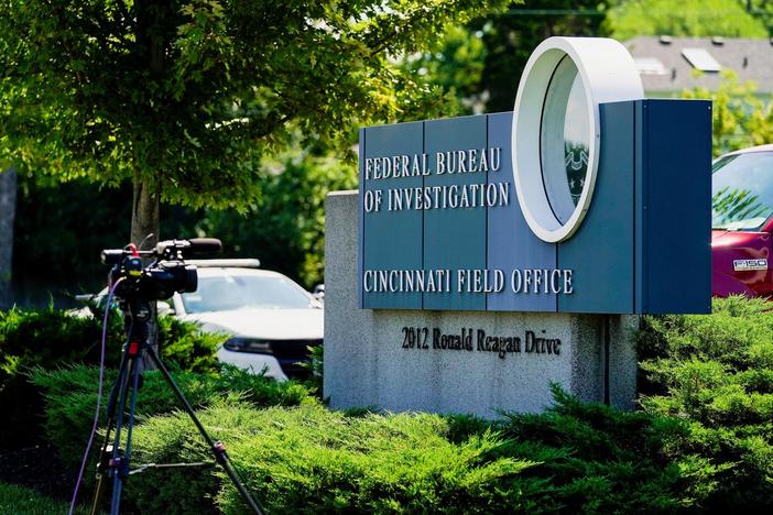 News Wrap: Online threats rise to 'unprecedented' levels after FBI search