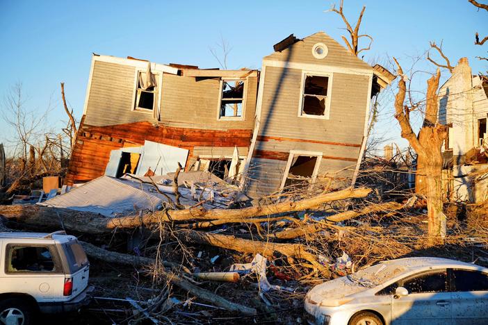 How officials, 'everyday heroes' are supporting recovery efforts in Kentucky