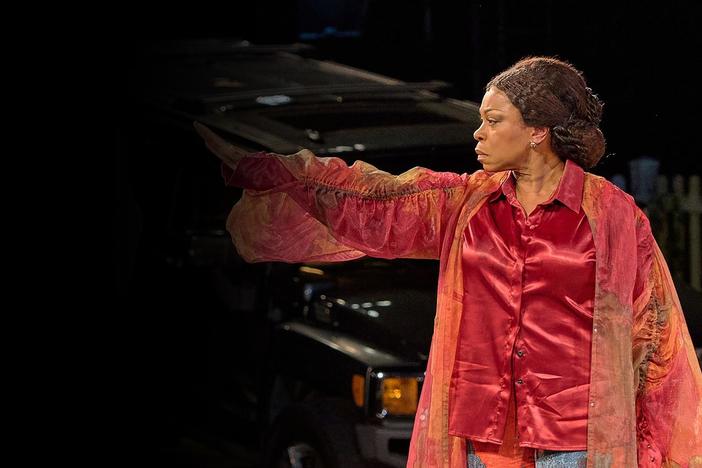 Ato Blankson-Wood (Hamlet) and Lorraine Toussaint (Gertrude) in The Public Theater's "Haml
