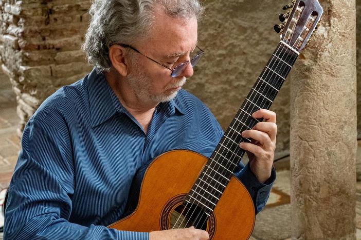 Manuel Barrueco and Juan Pérez Floristán discuss how Albéniz was influenced by Spain.