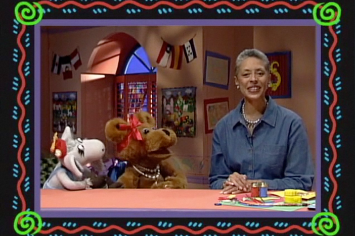 Host Lyn May and the Salsa cast introduce the story for today's lesson.