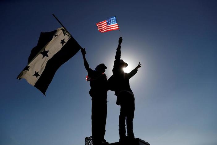 November 25, 2018 – PBS NewsHour Weekend full episode