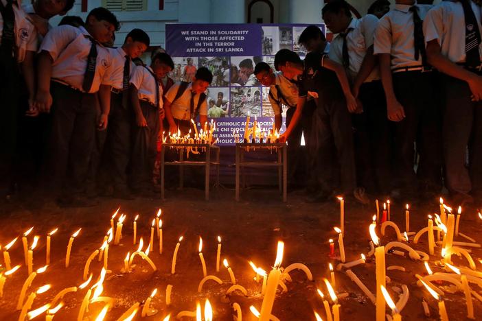 As bombing death toll tops 300, grieving Sri Lanka looks for answers