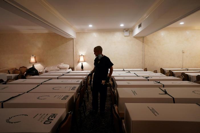 News Wrap: U.S. surpasses 400,000 deaths from COVID-19