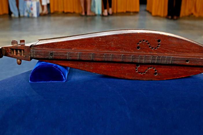 Appraisal: Appalachian Dulcimer, ca. 1880, from Richmond Hour 3.