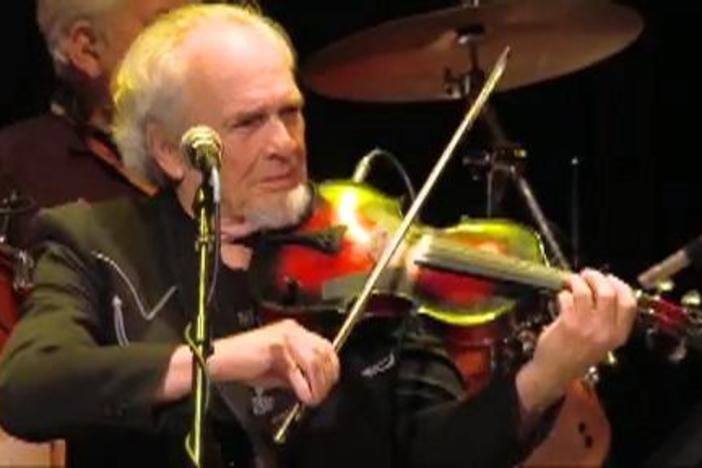 Band members of The Strangers talk about performing with Merle Haggard, often unprepared.