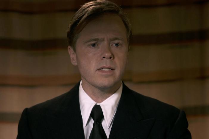 Nick Waring performs the role of King Edward VIII.