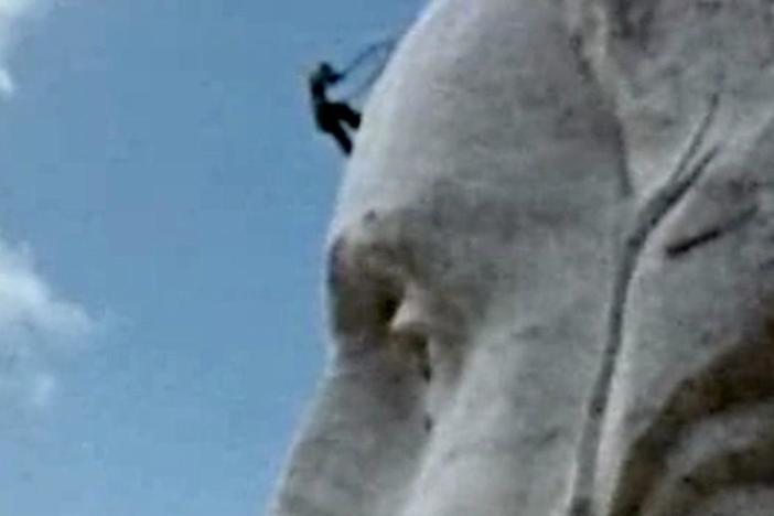 View video clips of Gutzon Borglum and the workers as they sculpt a national monument.