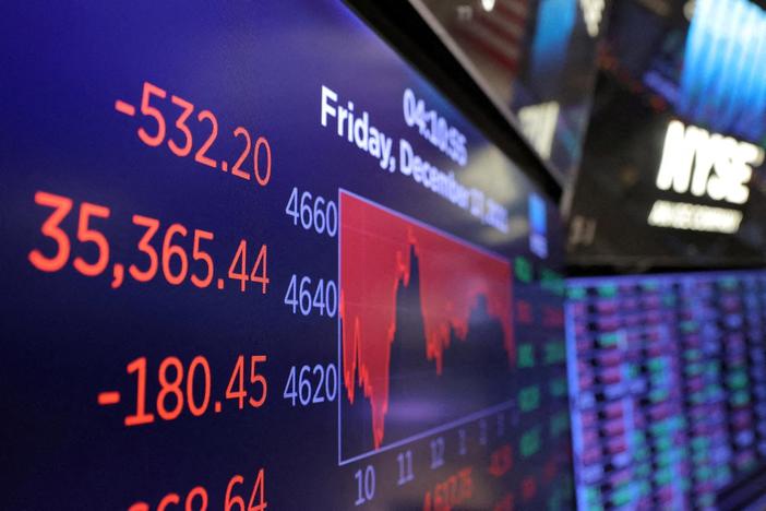 News Wrap: Stocks fall amid Russian incursion in eastern Ukraine