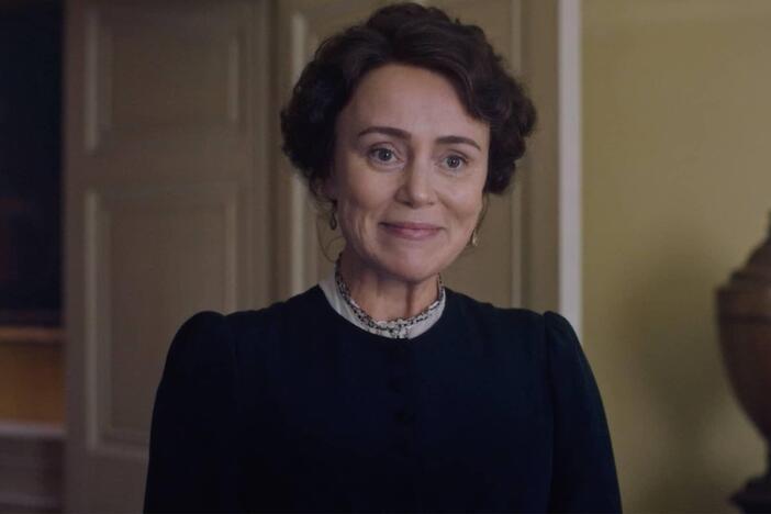 Mr. Dundas and his wife begin moving into the vicarage. Cassandra has news for Isabella.