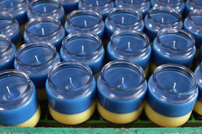 With deep roots in Ukraine, candlemaker realigns business to raise money for emergency aid