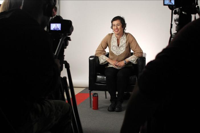 Director Julia Meltzer discusses Dalya's evolving feelings on wearing her hijab in America