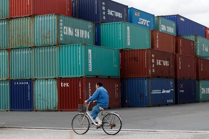 Despite Trump's tariffs, the U.S. trade deficit keeps growing