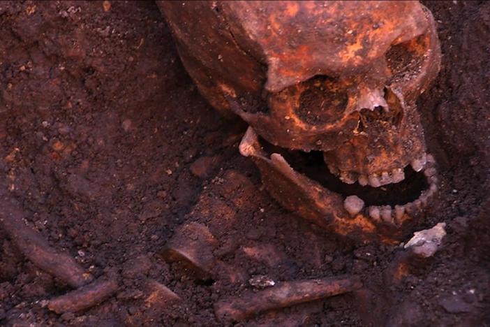 Scientist test the hunchbacked bones of King Richard III