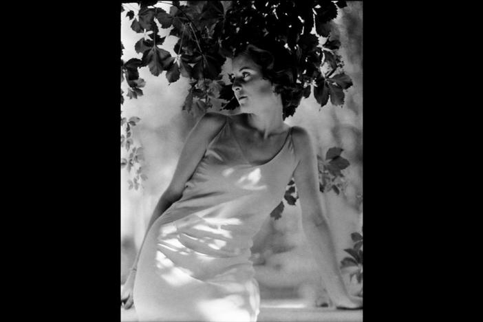 In 1919 at the age of 24, Dorothea Lange opened her own portrait studio in San Francisco.
