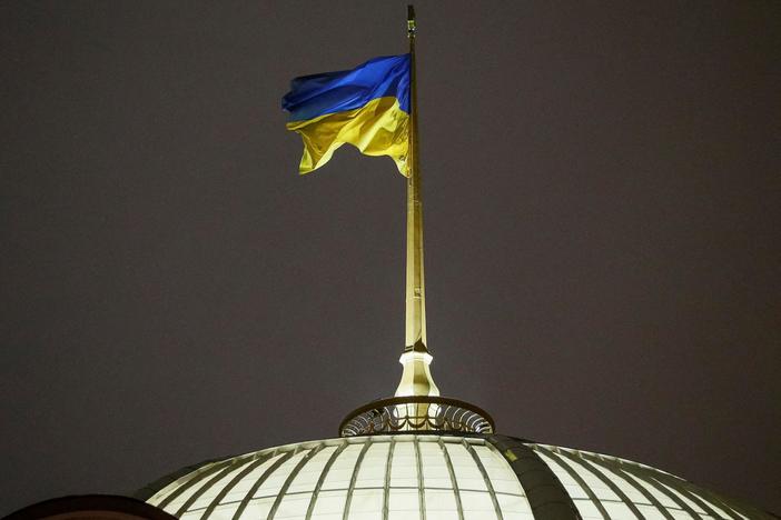 News Wrap: Air defense system to help shoot down Russian missiles now in place in Ukraine
