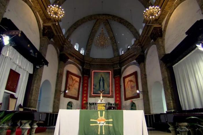 In 1582, Matteo Ricci arrives in Macao, hoping to convert China to Christianity.