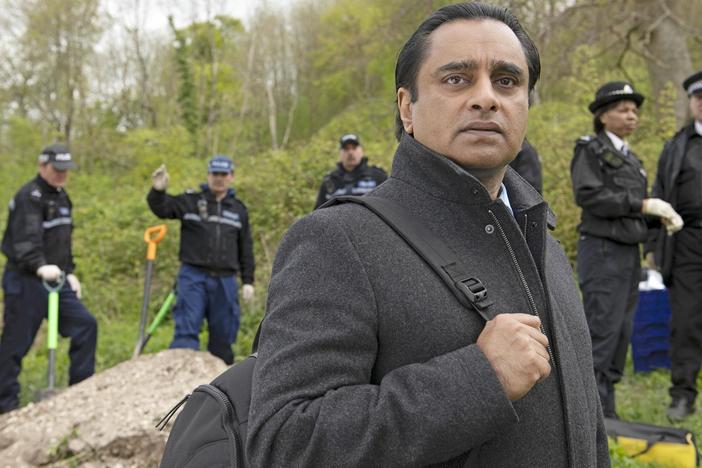 The team races to find the evidence to prove the identity of Hayley's killer.