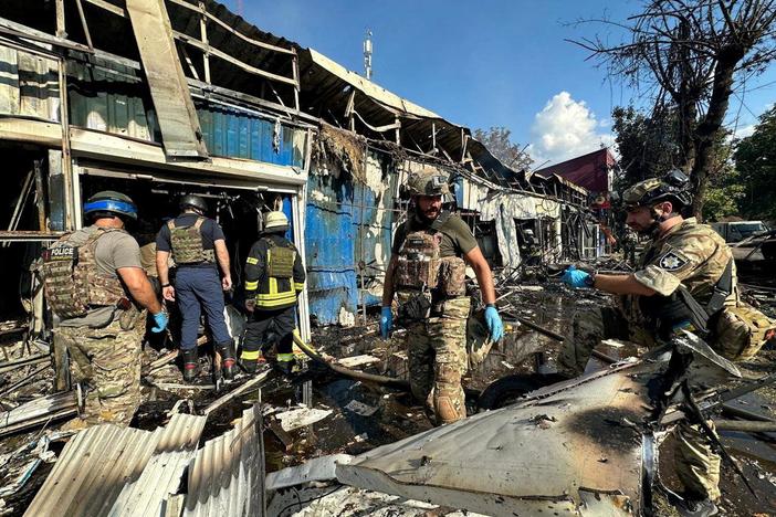 News Wrap: Russian missile strike kills at least 17 in eastern Ukraine