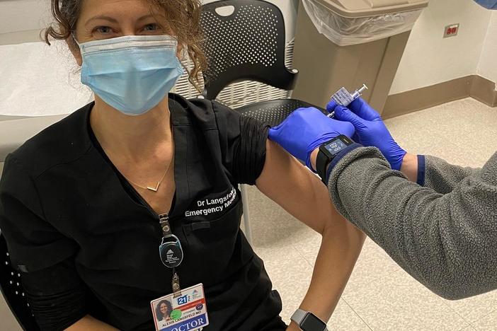 ER doctor shares her vaccination experience