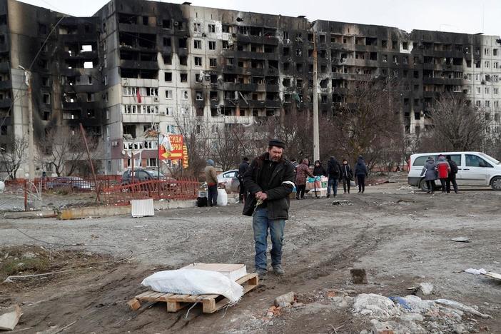 Amid growing humanitarian crisis, Zelensky calls for more peace talks