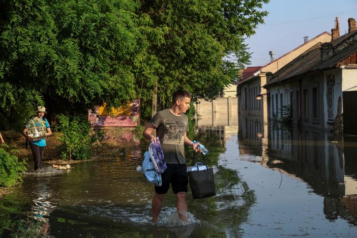 Experts warn of humanitarian and environmental crisis following Ukraine dam breach