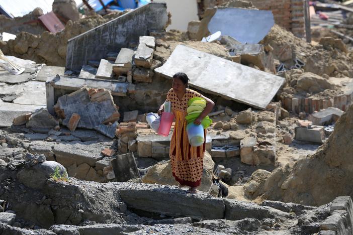 News Wrap: Some devastated Indonesian villages still waiting for aid nearly a week later