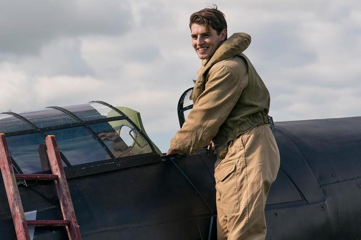 Gregg Sulkin breaks down how the crew filmed his flying scenes.