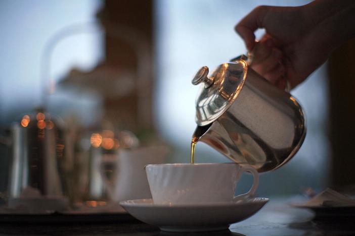 American chemist causes stir in Britain by suggesting salt can improve cup of tea