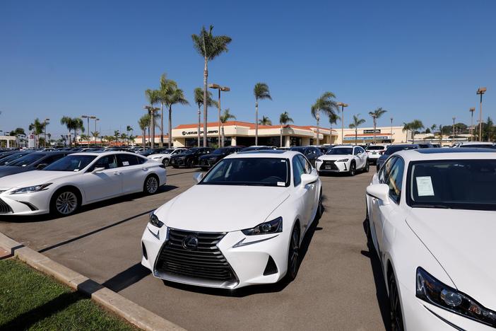 News Wrap: California moves to eliminate most sales of gasoline-powered vehicles by 2035