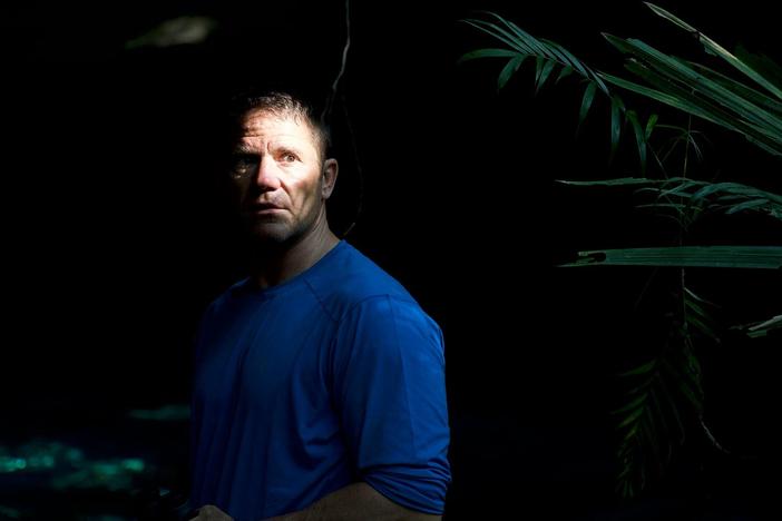 Steve joins expert underwater cave explorer Robbie Schmittner for a cave dive.