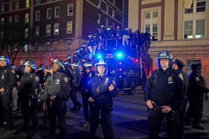 How colleges decide when to call in police to break up campus protests
