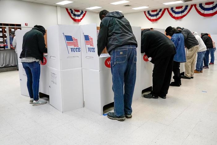 Candidates make closing arguments to voters as control of Congress hangs in balance