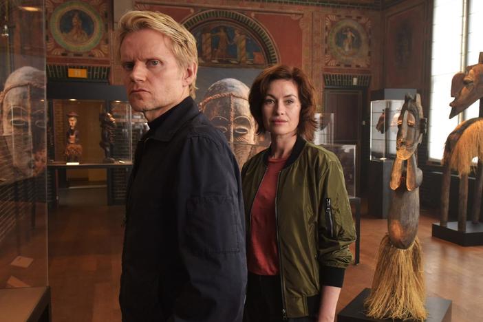 The present-day murder of a museum employee links back to a case from Van der Valk's past.