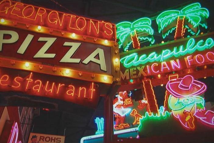 ROADSHOW visits the American Sign Museum.