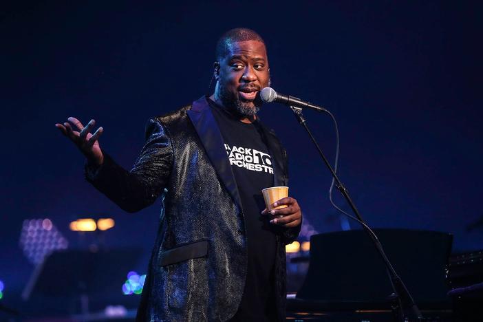 Robert Glasper invites friends to celebrate boundary-pushing album "Black Radio."