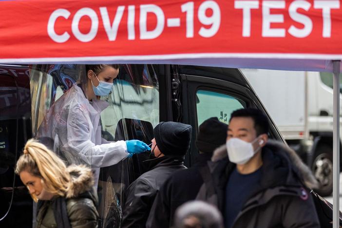 News Wrap: Pfizer forecasts COVID-19 pandemic will last until 2024