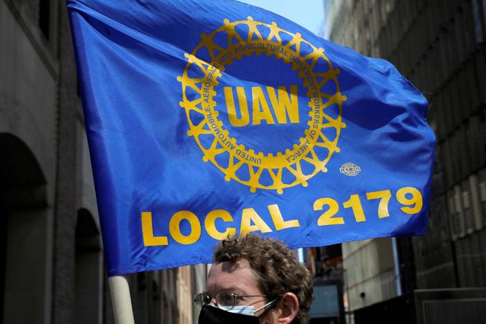 News Wrap: U.S. auto industry nears a historic strike