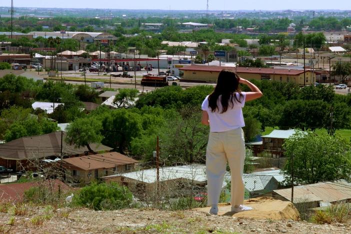 Following her brother's death, a filmmaker returns home to reflect on fronterizo life in Texas.