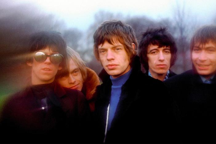 Photographer Gered Mankowitz came up with a new way to add a filter to his photos.