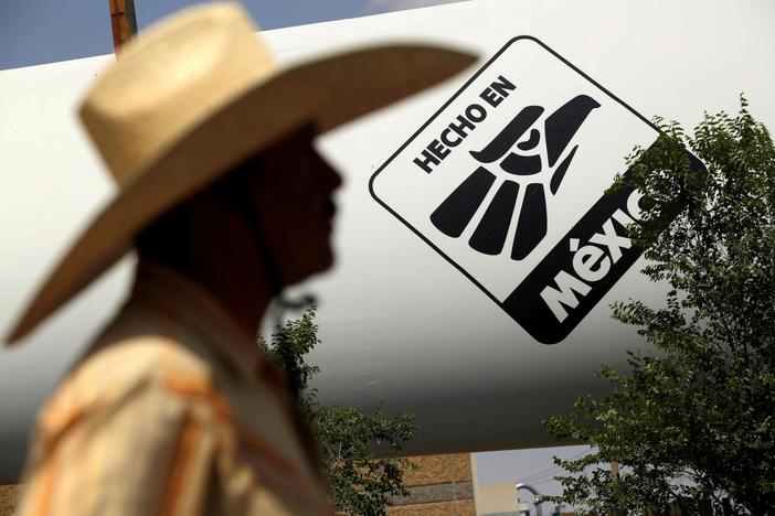 News Wrap: U.S., Mexico hold trade talks amid looming tariff threat