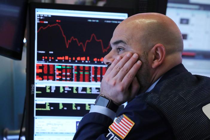 News Wrap: Stocks tank again amid rising interest rates, potential government shutdown