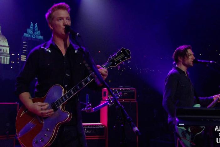 Queens of the Stone Age plays "Smooth Sailling."