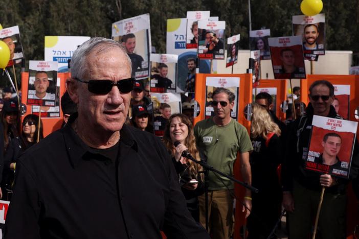 News Wrap: Israeli war cabinet member threatens to quit over Gaza strategy