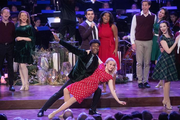 Christmas at Belmont 2021 features Belmont University students performing holiday songs.