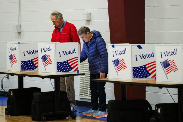 News Wrap: Democratic primary race begins in South Carolina