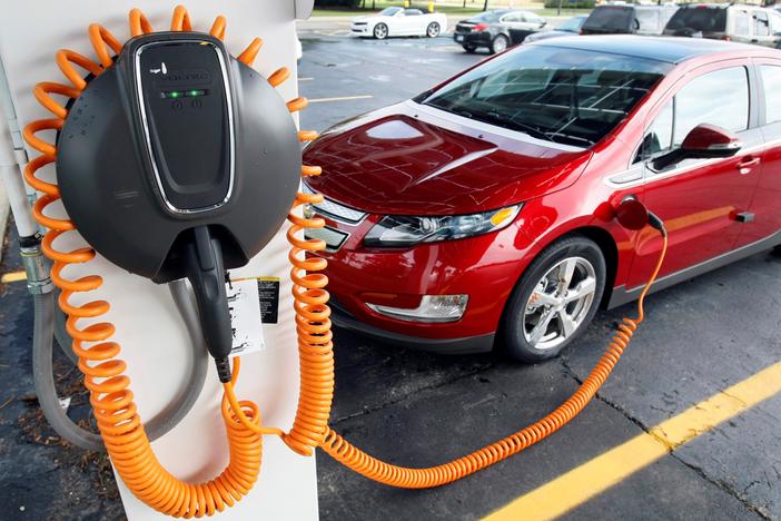 News Wrap: Trump warns he may cancel GM subsidies