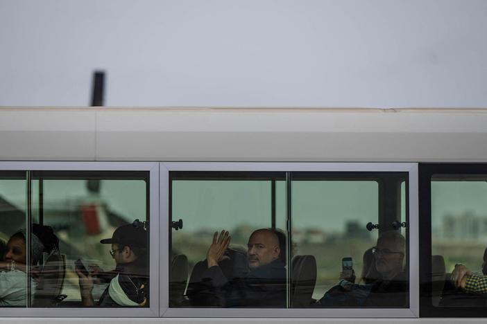 News Wrap: Hundreds of Americans evacuated from Khartoum amid fighting in Sudan