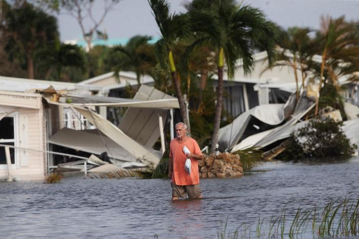 Crews work to help those hit by Hurricane Ian in Florida as storm moves into Carolinas